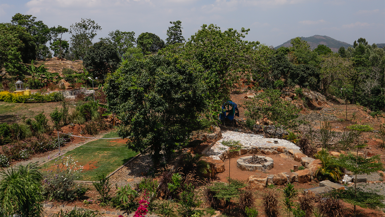 Relaxing hill station resort with forest atmosphere in Sirumalai
